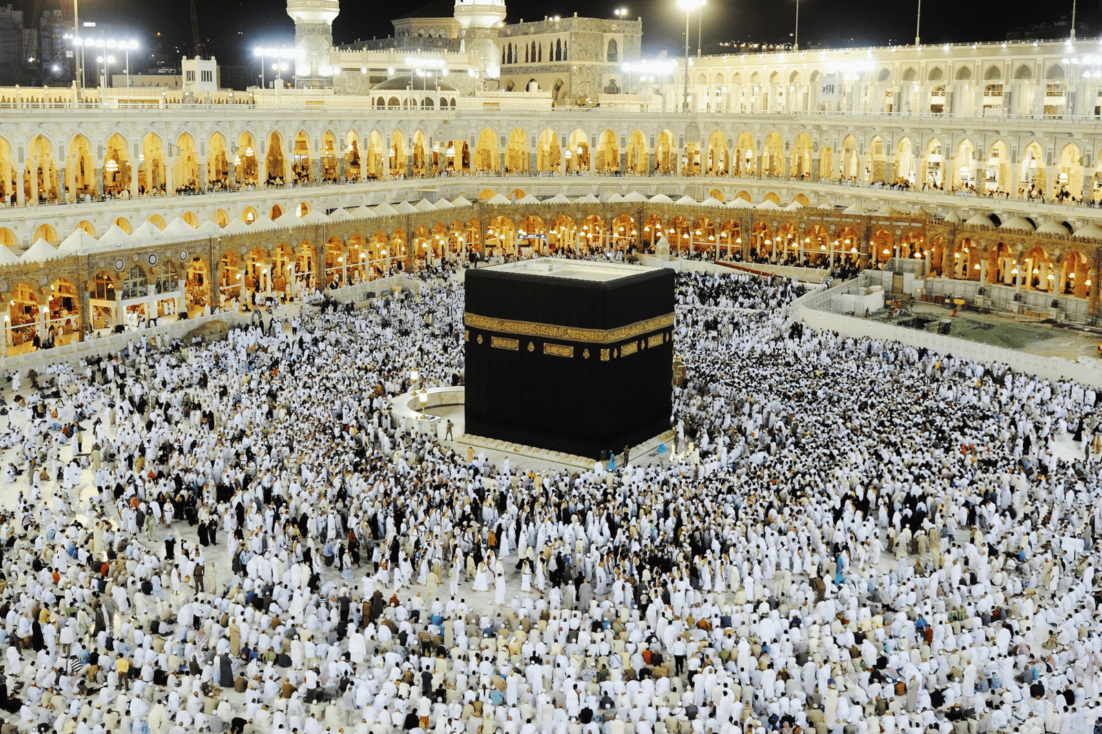 Pilgrims gathered around the Holy Kaaba in Makkah